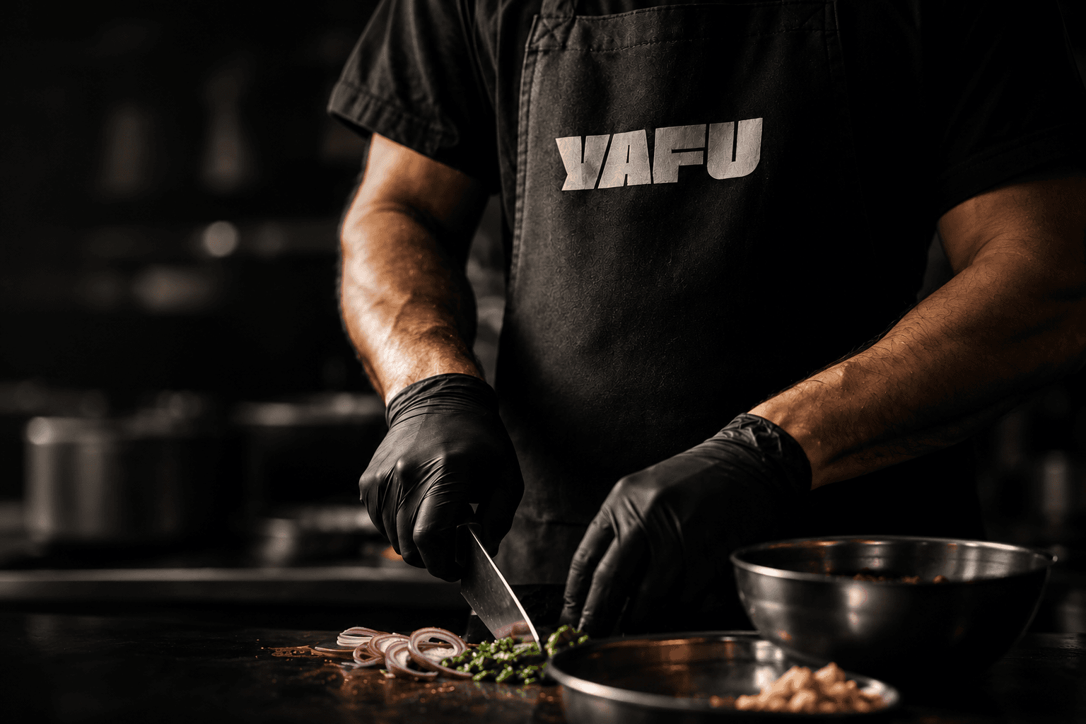 Chef de Yafu preparando ingredientes