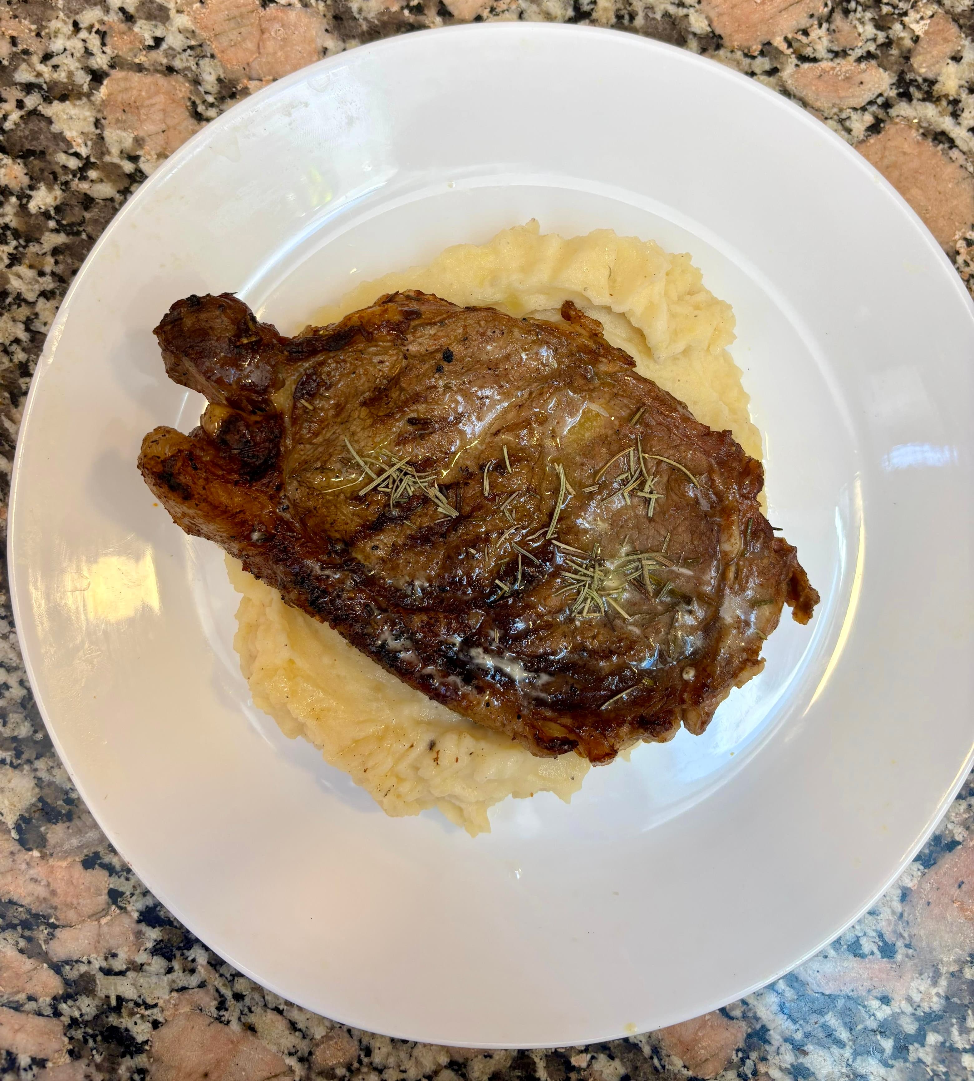 Bife de chorizo con cremoso de papas